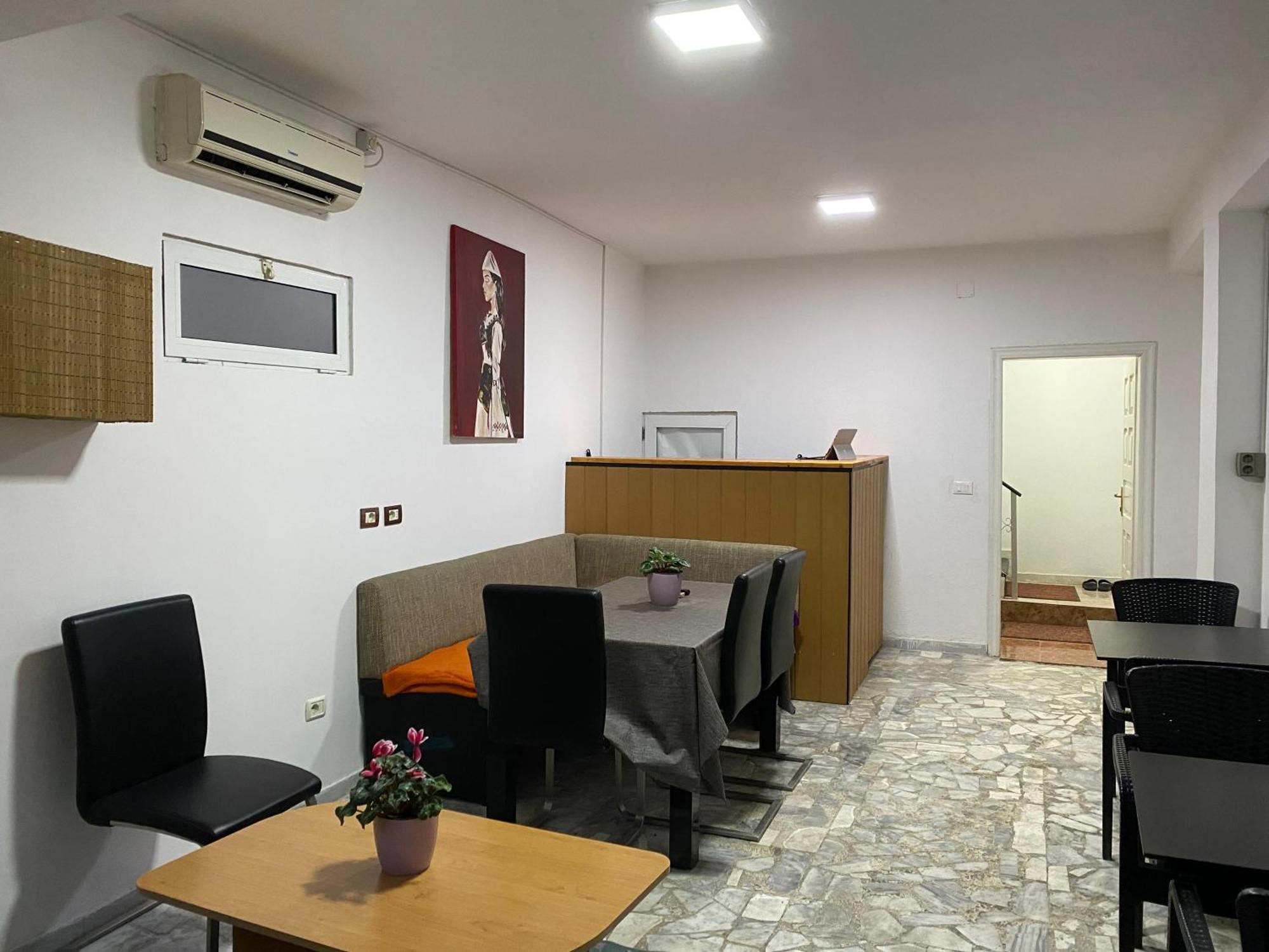 New Bazaar Hostel *